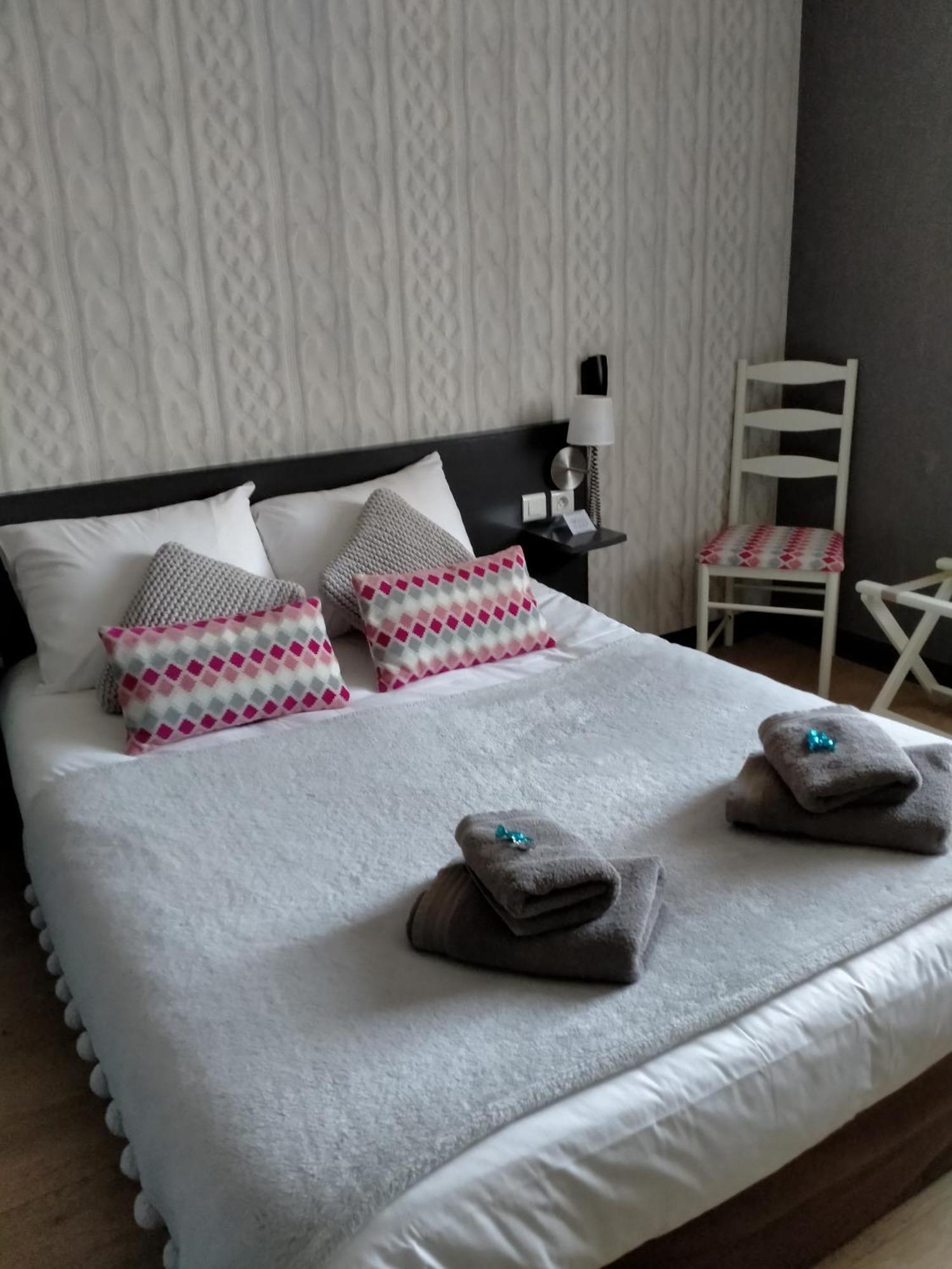 Logis Hotel Auberge De L'Etang Magnac-Bourg Екстериор снимка